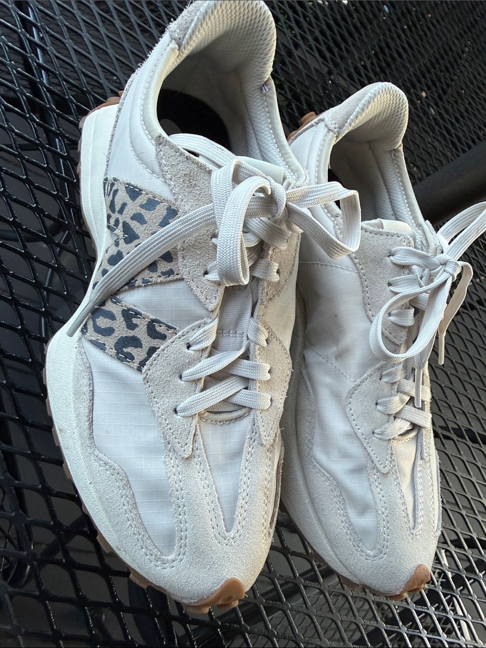 Womens New Balance
327